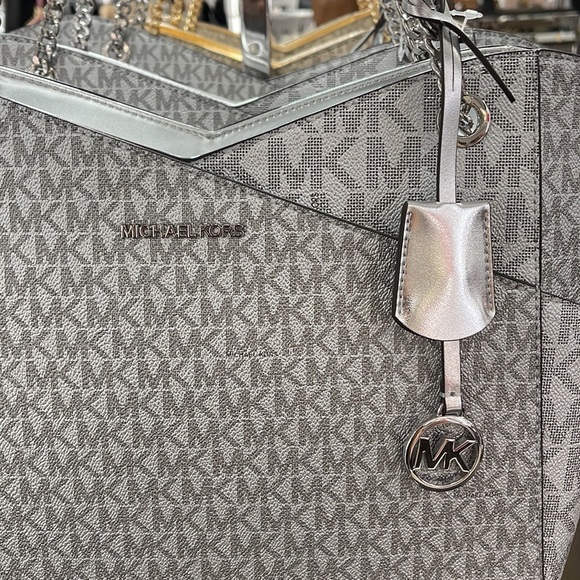 Michael Kors Jet Set Travel Large Chained Tote Shoulder Bag MK 
Silver

NWT - Picture 8 of 16